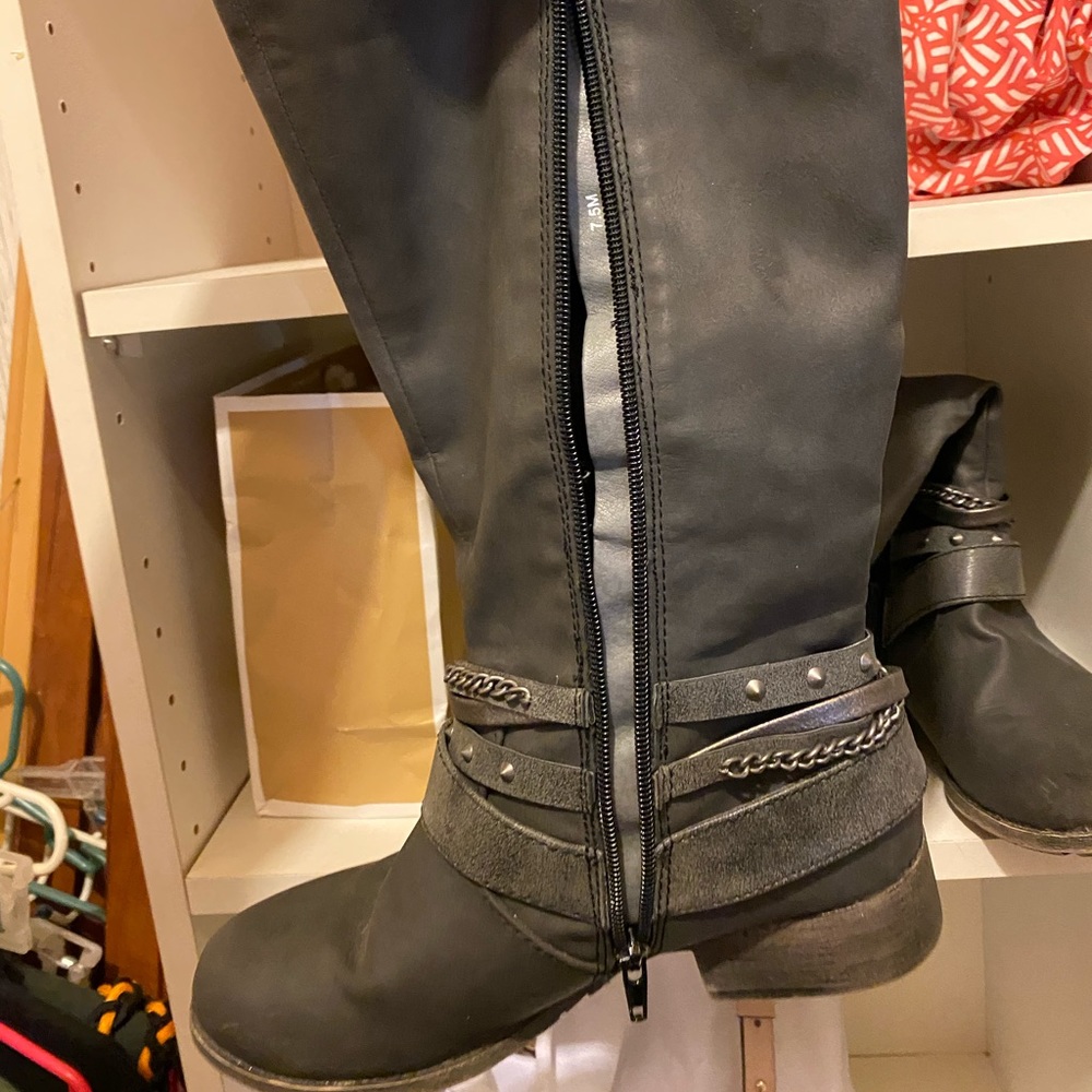 Gray boots - Picture 3 of 3